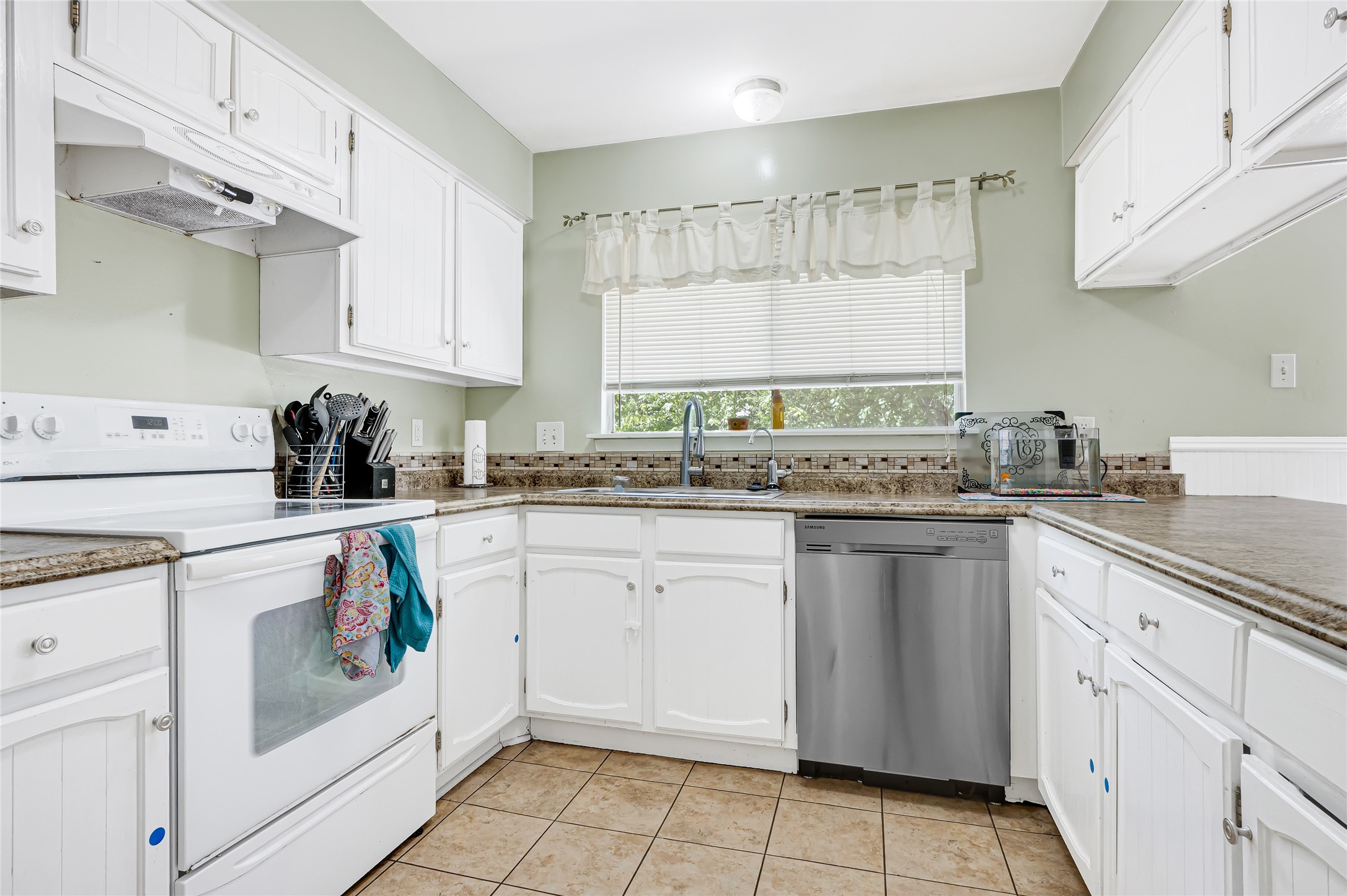 23419 Bayleaf Drive Spring, TX 77373 - Photo 7 of 23 Kitchen