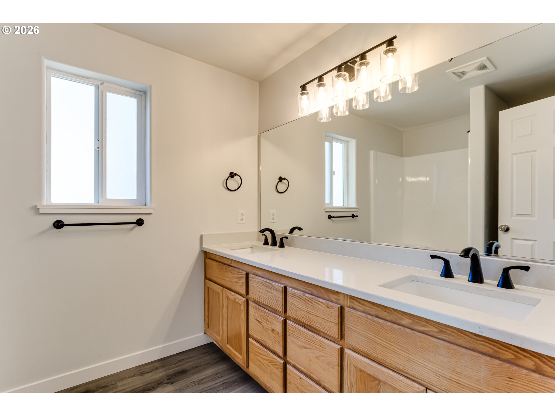6084 Rombauer Road Eugene, OR 97402 - Photo 8 of 19 Bathroom