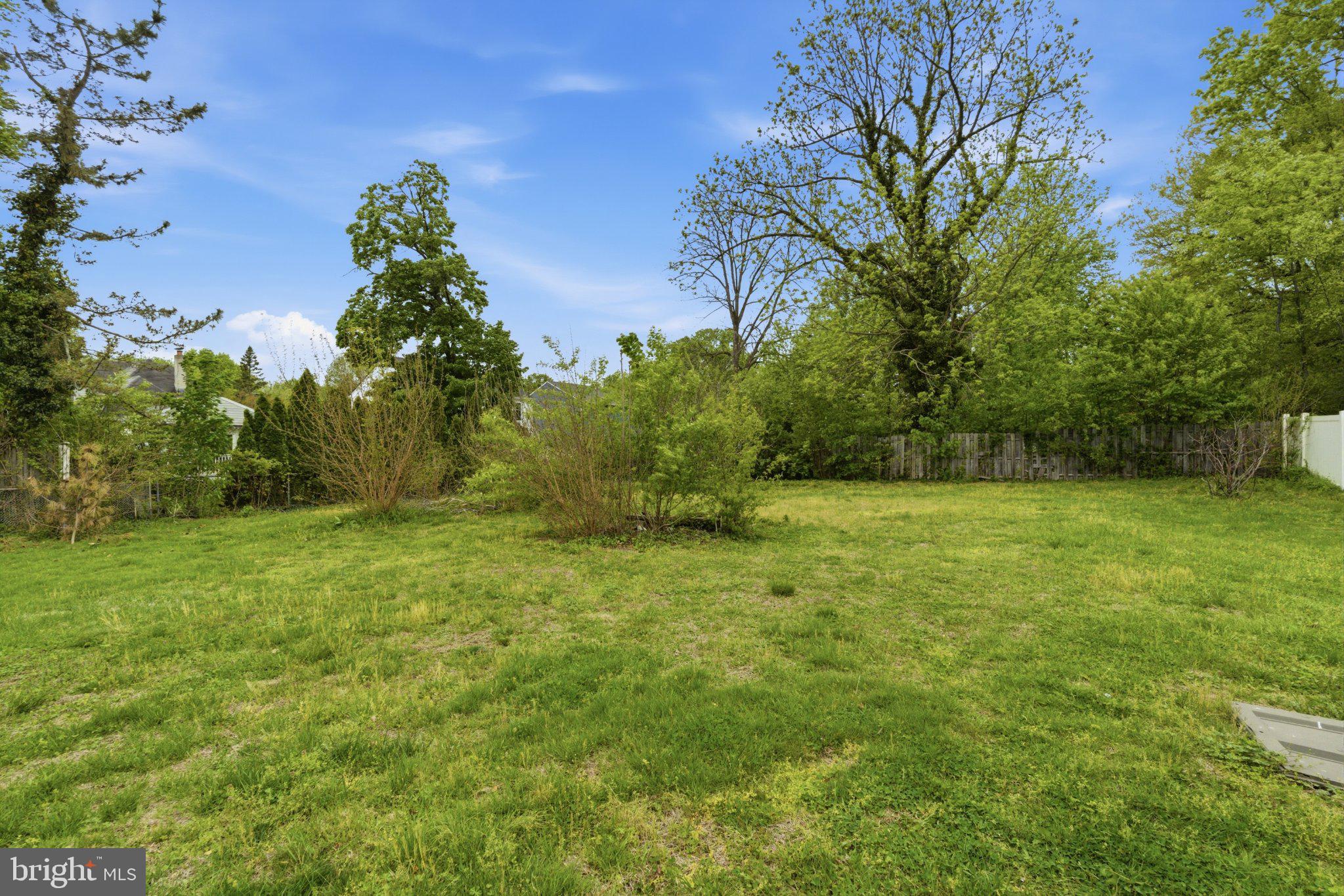 528 Davis Road Barrington, NJ 08007 - Photo 38 of 41 Lush green oasis for outdoor living.