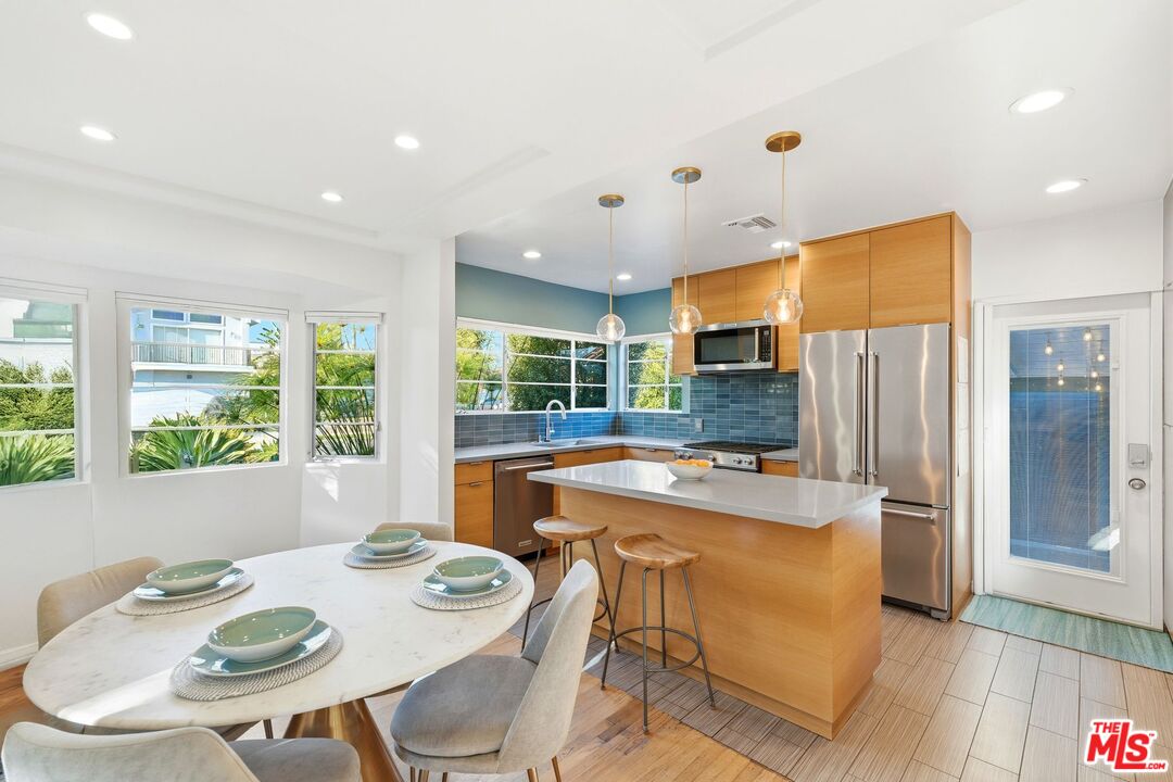 12420 Barbara Avenue Los Angeles, CA 90066 - Photo 8 of 40