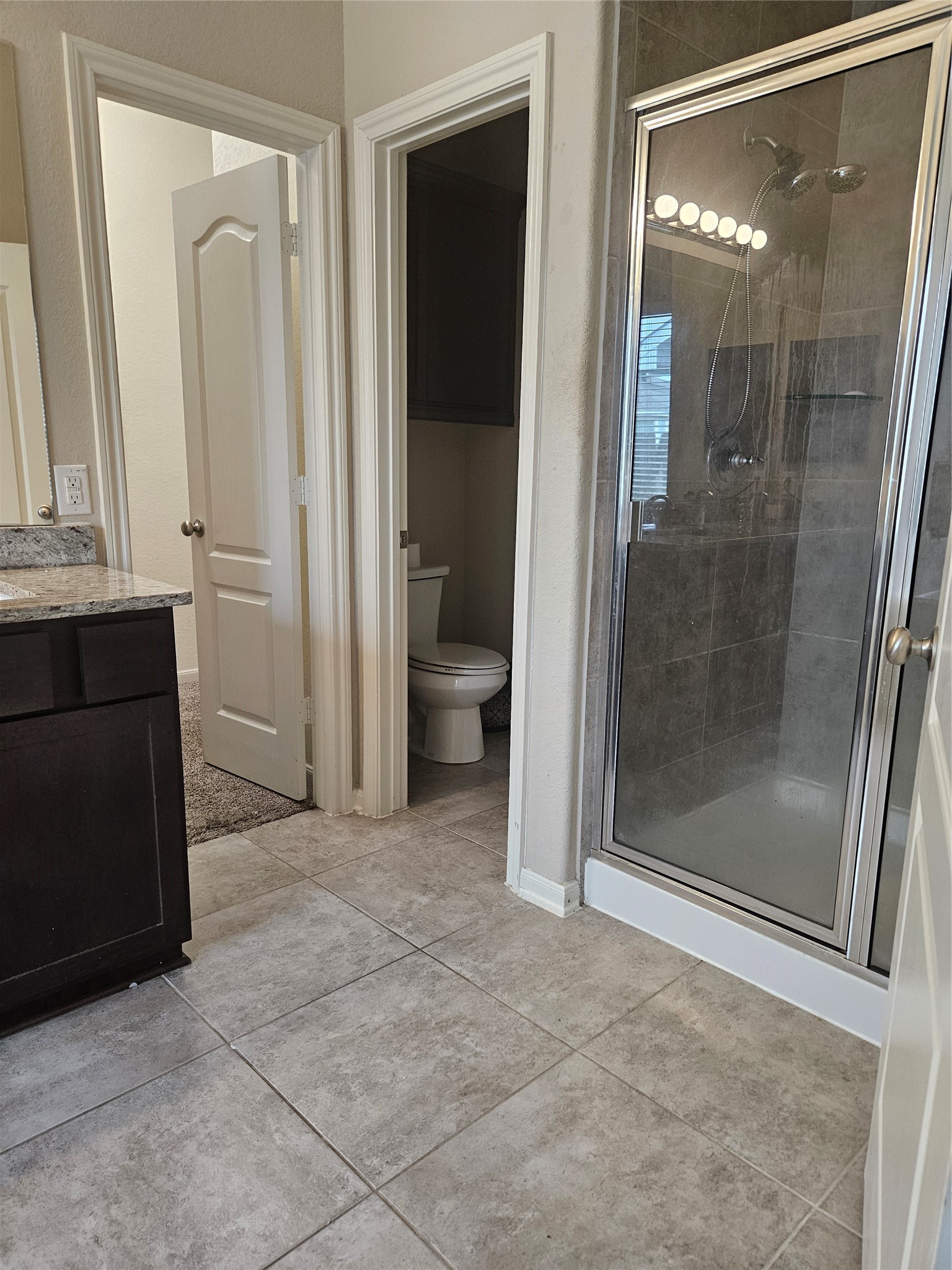 6411 Hunters Trace Lane Baytown, TX 77521 - Photo 17 of 23 Seperate Tub and Shower. Primary Bath