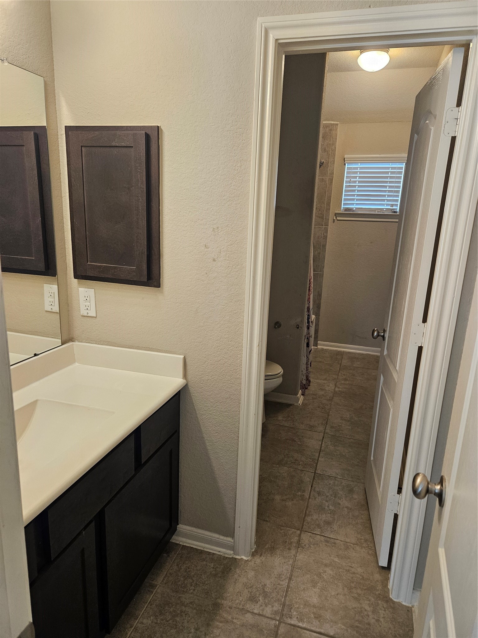 6411 Hunters Trace Lane Baytown, TX 77521 - Photo 22 of 23 Large full bath upstairs.