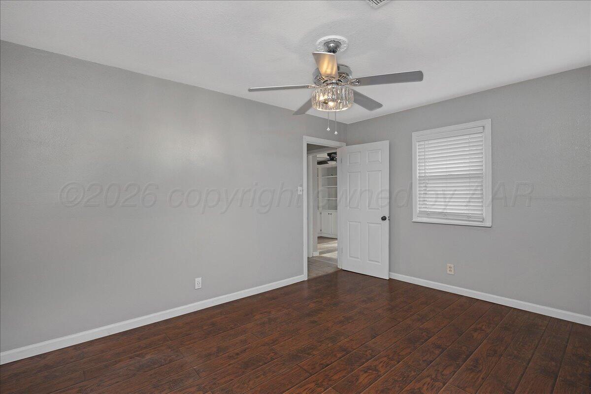 1415 Southwest 34th Avenue Amarillo, TX 79109 - Photo 14 of 22 a view of an empty room with a window