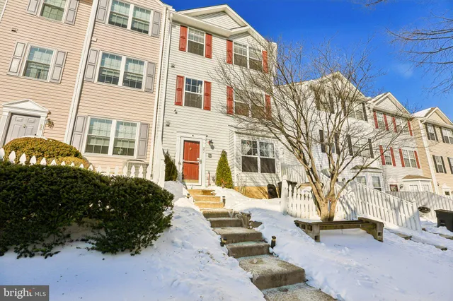 $320,000 | 27 Royalty Circle, Owings Mills, MD 21117
