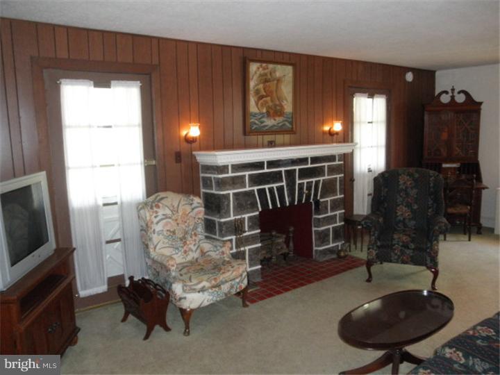 2428 Hollis Road Havertown, PA 19083 - Photo 5 of 20 Living Room