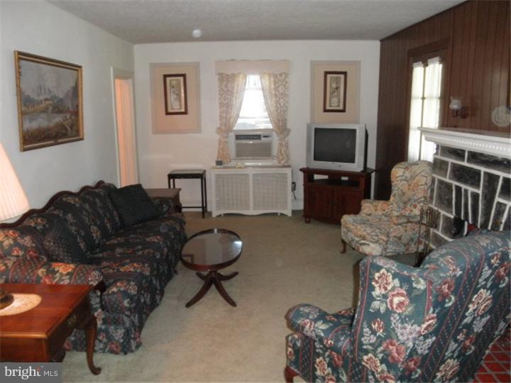 2428 Hollis Road Havertown, PA 19083 - Photo 6 of 20 Living Room