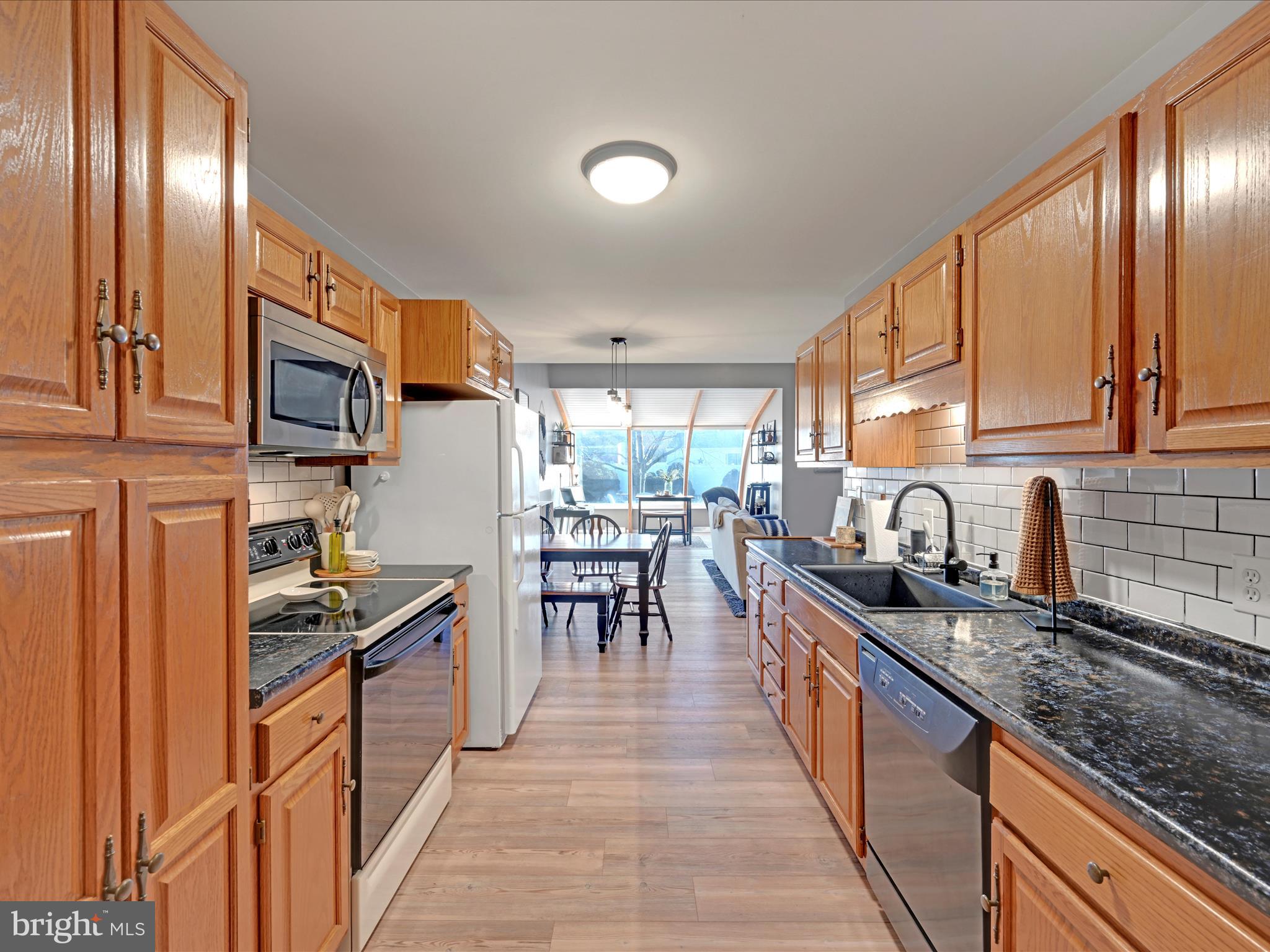 118 Pepperton Court Lititz, PA 17543 - Photo 16 of 34 Kitchen