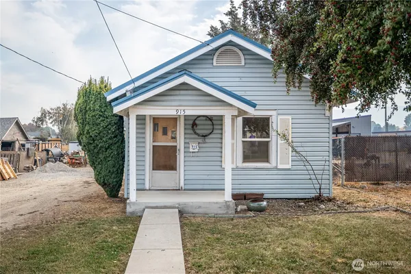 $299,700 | 915 Orondo Avenue, Wenatchee, WA 98801