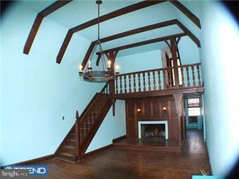 247 Richfield Road Upper Darby, PA 19082 - Photo 4 of 10