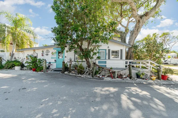 $229,900 | 1180 Chokoloskee Drive, Unit 32, Chokoloskee, FL 34138