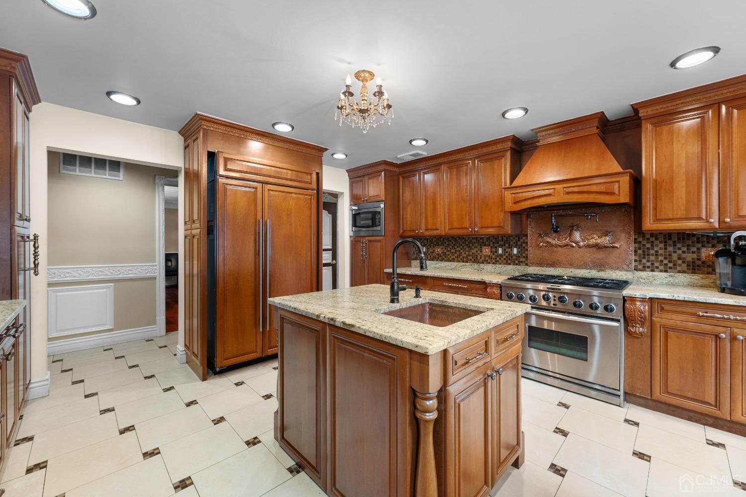 16 Parson Place Colonia, NJ 07067 - Photo 25 of 70