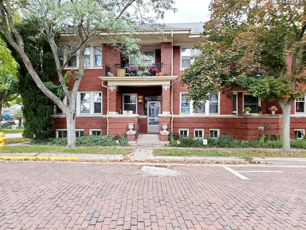 $1,600 | 520 State Street, Unit C, St. Joseph, MI 49085