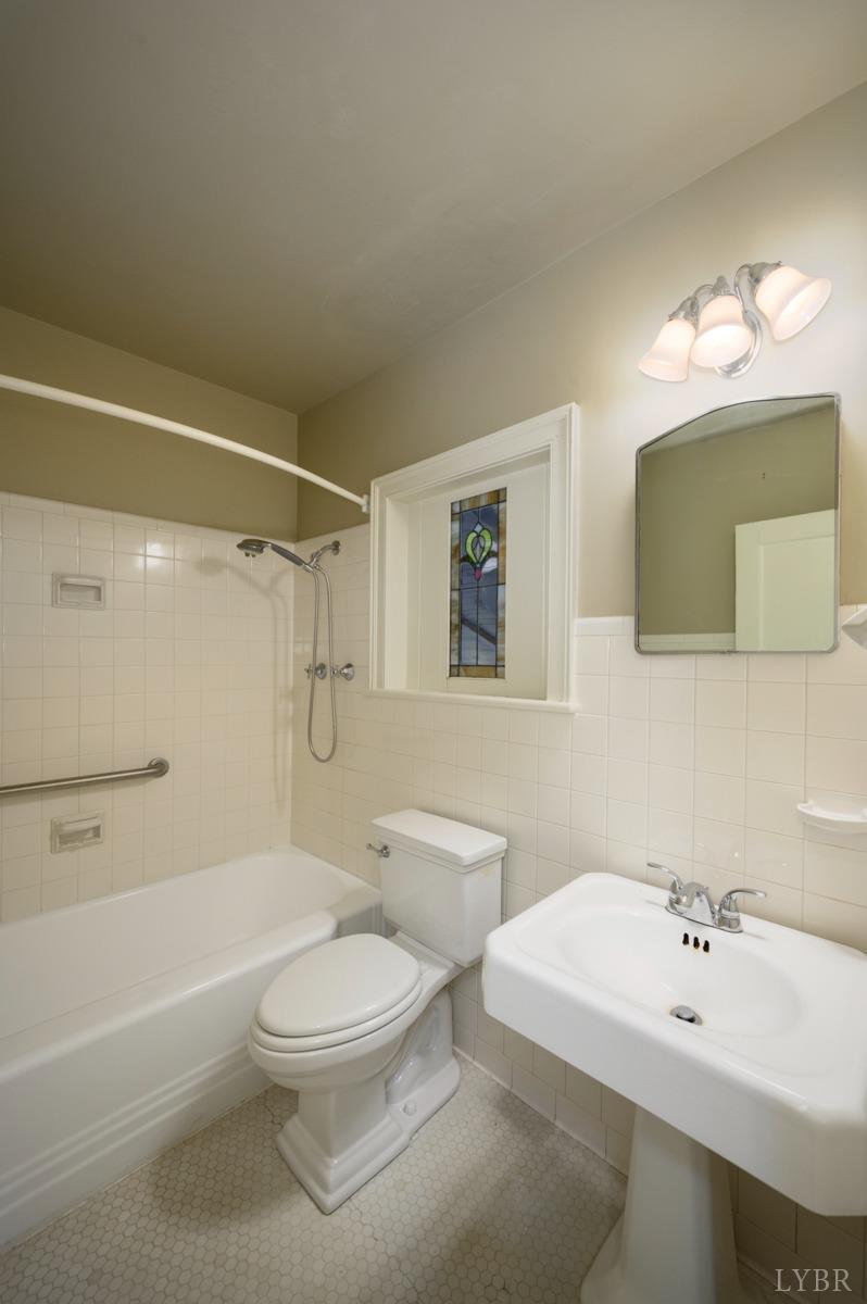 2812 Link Road Lynchburg, VA 24503 - Photo 20 of 65 a bathroom with a toilet a sink and a bathtub