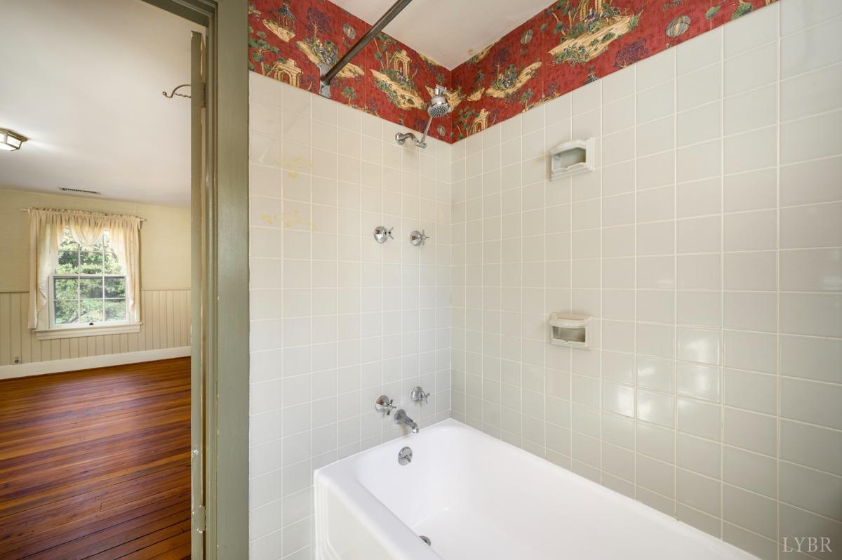 2812 Link Road Lynchburg, VA 24503 - Photo 29 of 65 a bathroom with a bathtub and shower