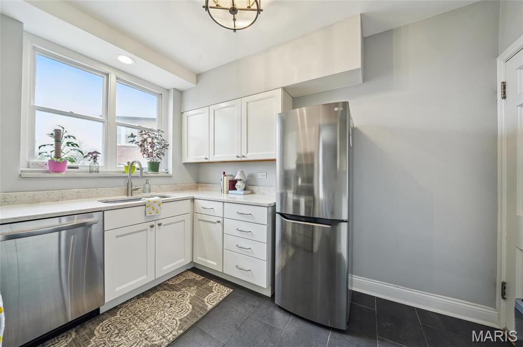 921 South Hanley Road, Unit F Clayton, MO 63105 - Photo 14 of 20