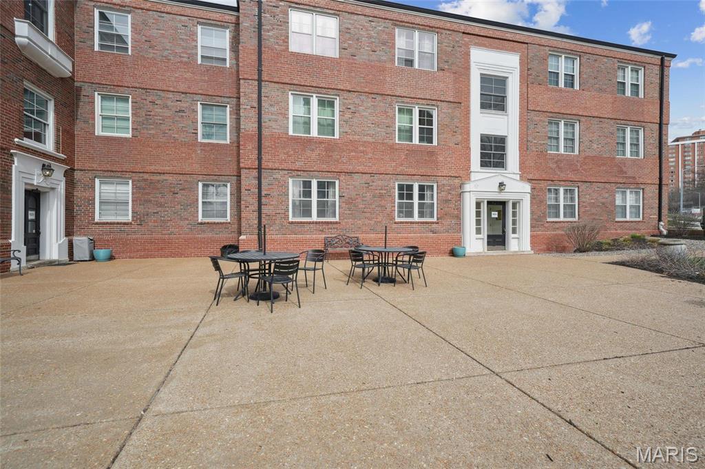 921 South Hanley Road, Unit F Clayton, MO 63105 - Photo 2 of 20