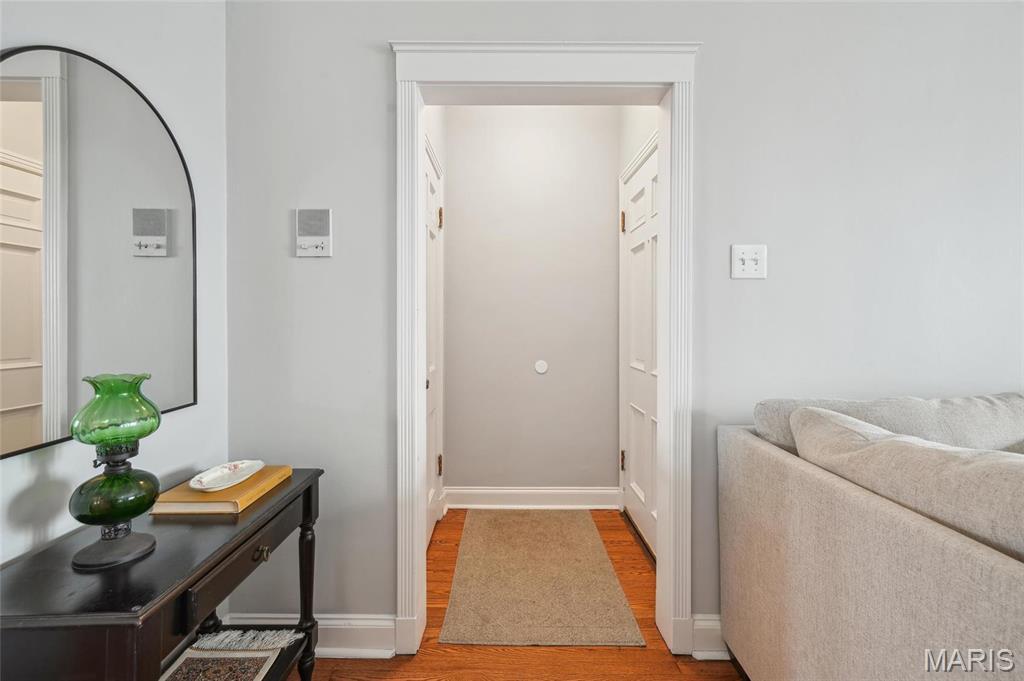 921 South Hanley Road, Unit F Clayton, MO 63105 - Photo 3 of 20