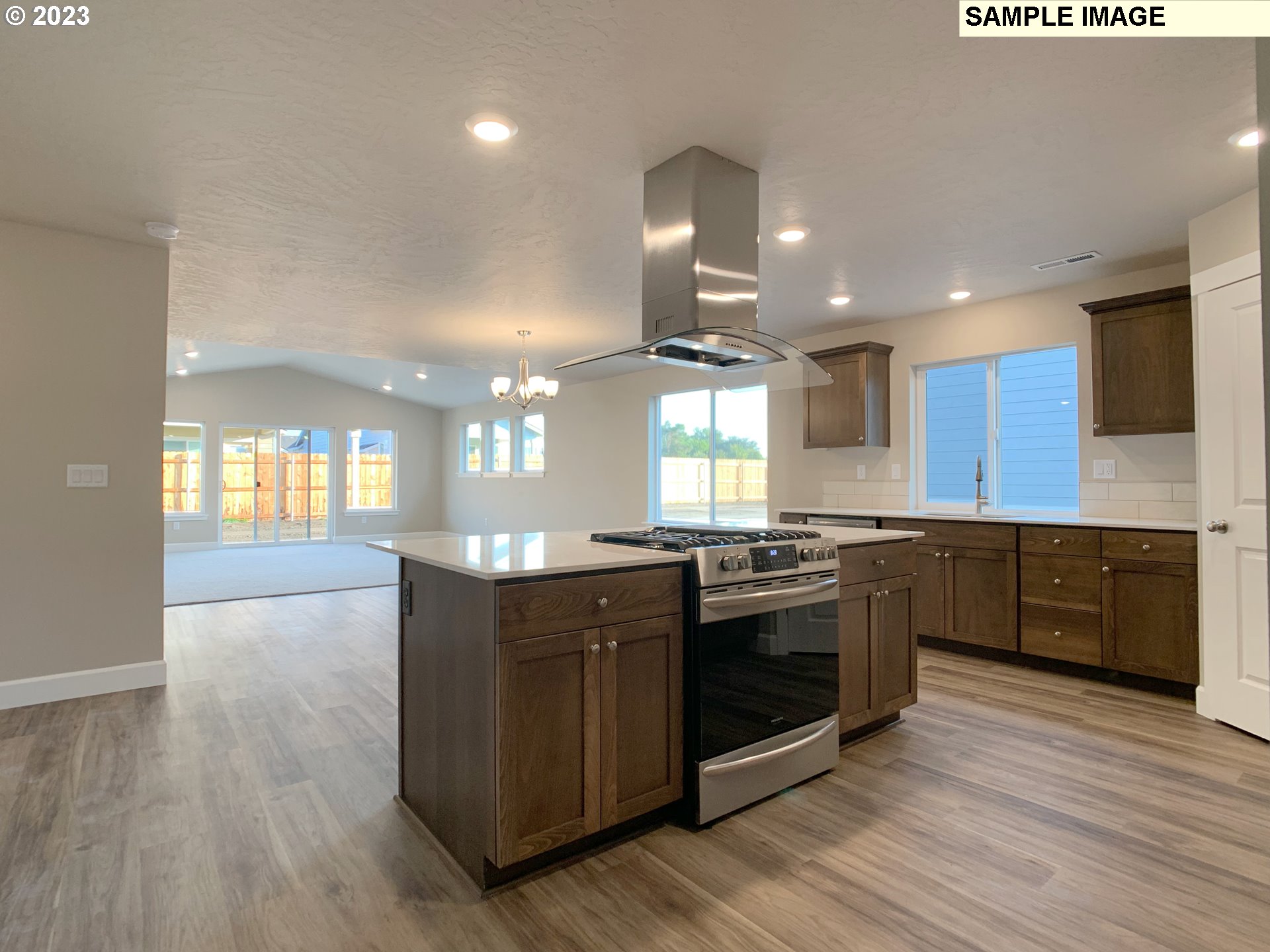 591 East Rosa Avenue Hermiston, OR 97838 - Photo 6 of 30 Gallery Image 6