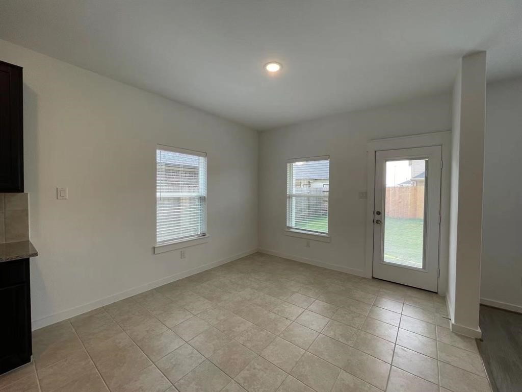 815 Summer Village Way Rosenberg, TX 77469 - Photo 6 of 21 an empty room with windows