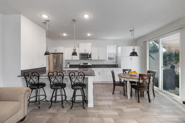 $433,000 | 712 North Bliss Lane, Clovis, CA 93611