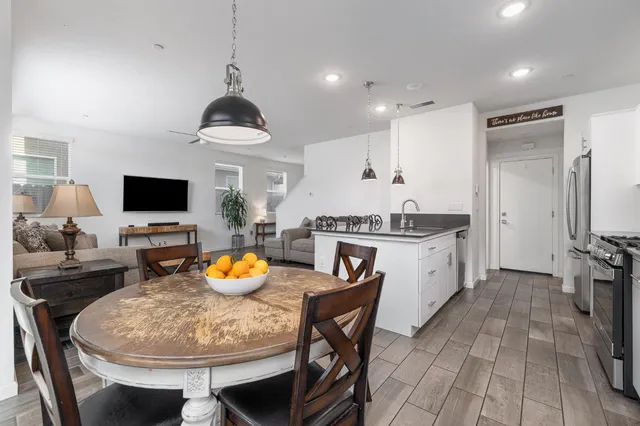 $433,000 | 712 North Bliss Lane, Clovis, CA 93611