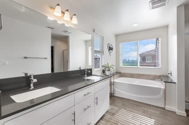 $433,000 | 712 North Bliss Lane, Clovis, CA 93611