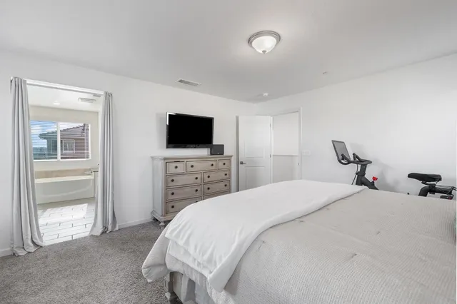 $433,000 | 712 North Bliss Lane, Clovis, CA 93611