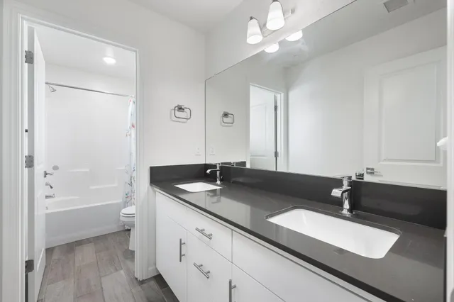 $433,000 | 712 North Bliss Lane, Clovis, CA 93611