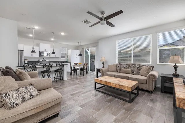 $433,000 | 712 North Bliss Lane, Clovis, CA 93611