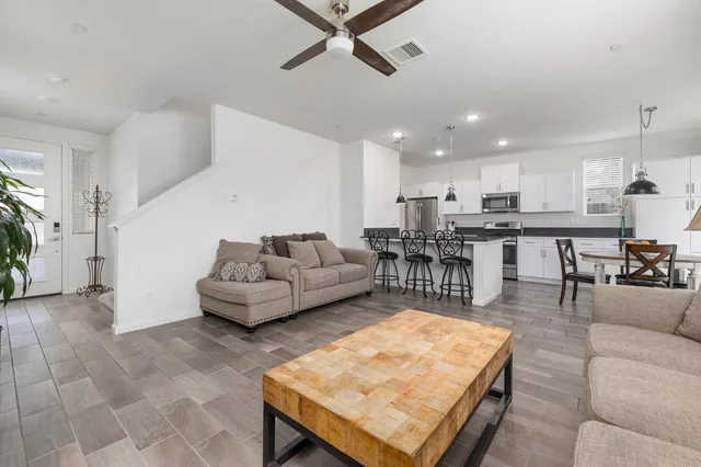 $433,000 | 712 North Bliss Lane, Clovis, CA 93611