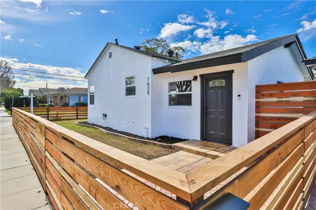 $699,900 | 1639 East Hungerford Street, Long Beach, CA 90805