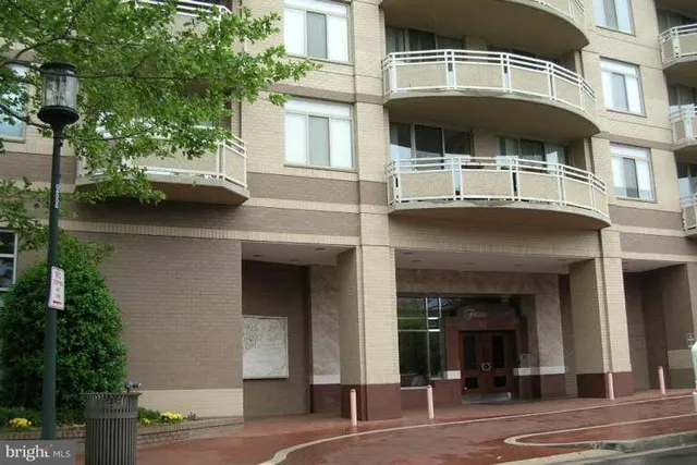 $2,000 | 4801 Fairmont Avenue, Unit 713, Bethesda, MD 20814