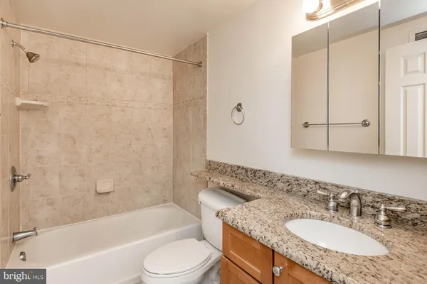 $2,100 | 4801 Fairmont Avenue, Unit 713, Bethesda, MD 20814