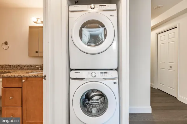 $2,100 | 4801 Fairmont Avenue, Unit 713, Bethesda, MD 20814