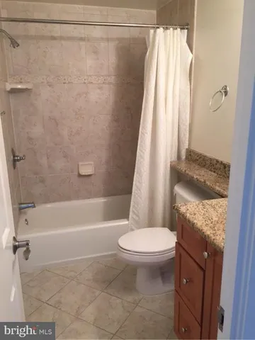 $2,000 | 4801 Fairmont Avenue, Unit 713, Bethesda, MD 20814