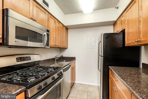 $2,100 | 4801 Fairmont Avenue, Unit 713, Bethesda, MD 20814