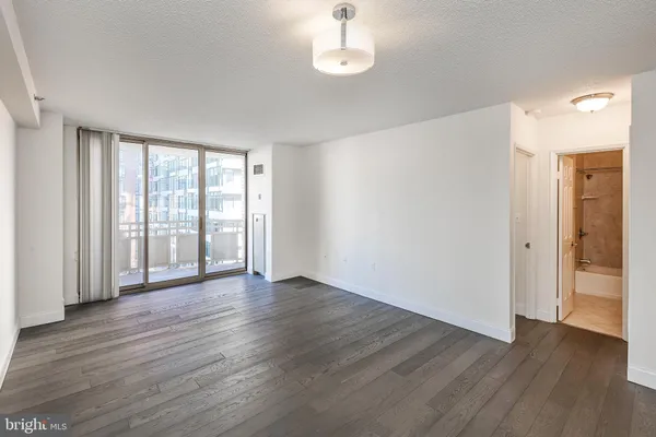 $2,100 | 4801 Fairmont Avenue, Unit 713, Bethesda, MD 20814