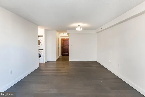 $2,100 | 4801 Fairmont Avenue, Unit 713, Bethesda, MD 20814