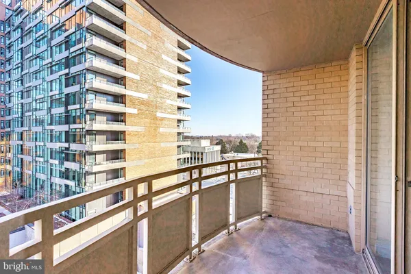 $2,100 | 4801 Fairmont Avenue, Unit 713, Bethesda, MD 20814