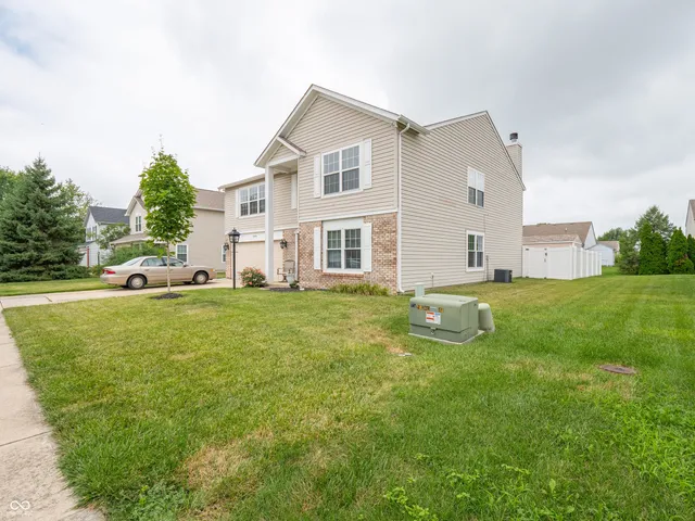 $399,900 | 1844 Creekside Drive, Brownsburg, IN 46112