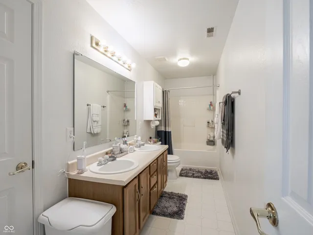 $399,900 | 1844 Creekside Drive, Brownsburg, IN 46112