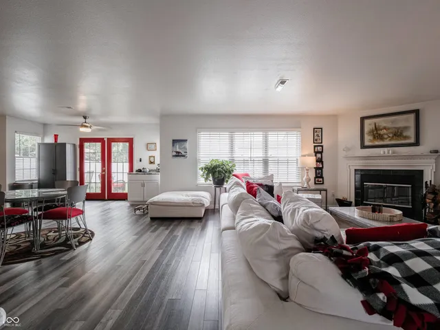 $399,900 | 1844 Creekside Drive, Brownsburg, IN 46112