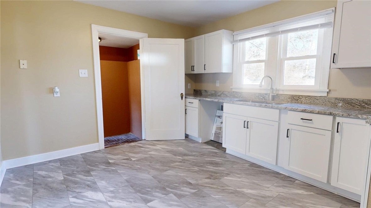 3324 East Fulton Avenue Decatur, IL 62521 - Photo 8 of 19
