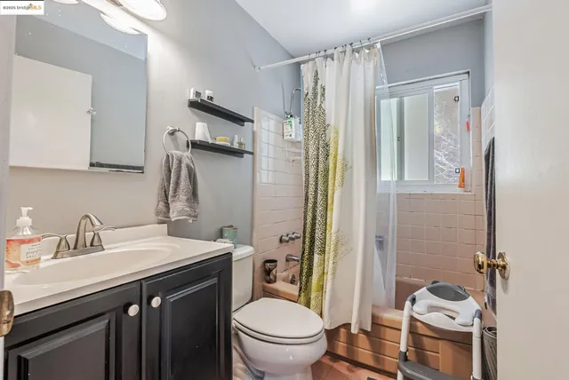 $1,398,800 | 2048-2050 Donald Drive, Moraga, CA 94556