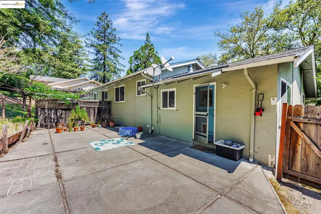 $1,398,800 | 2048-2050 Donald Drive, Moraga, CA 94556