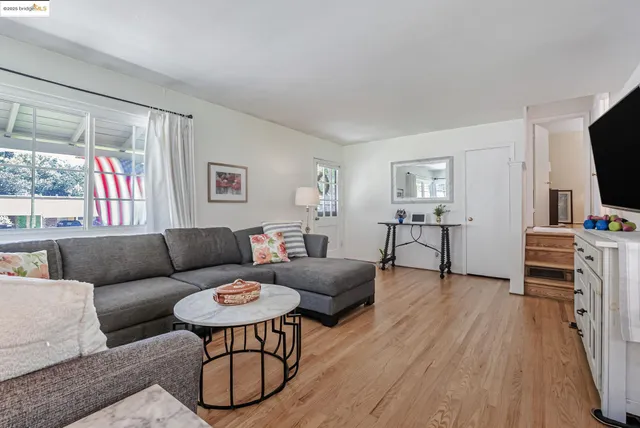 $1,398,800 | 2048-2050 Donald Drive, Moraga, CA 94556