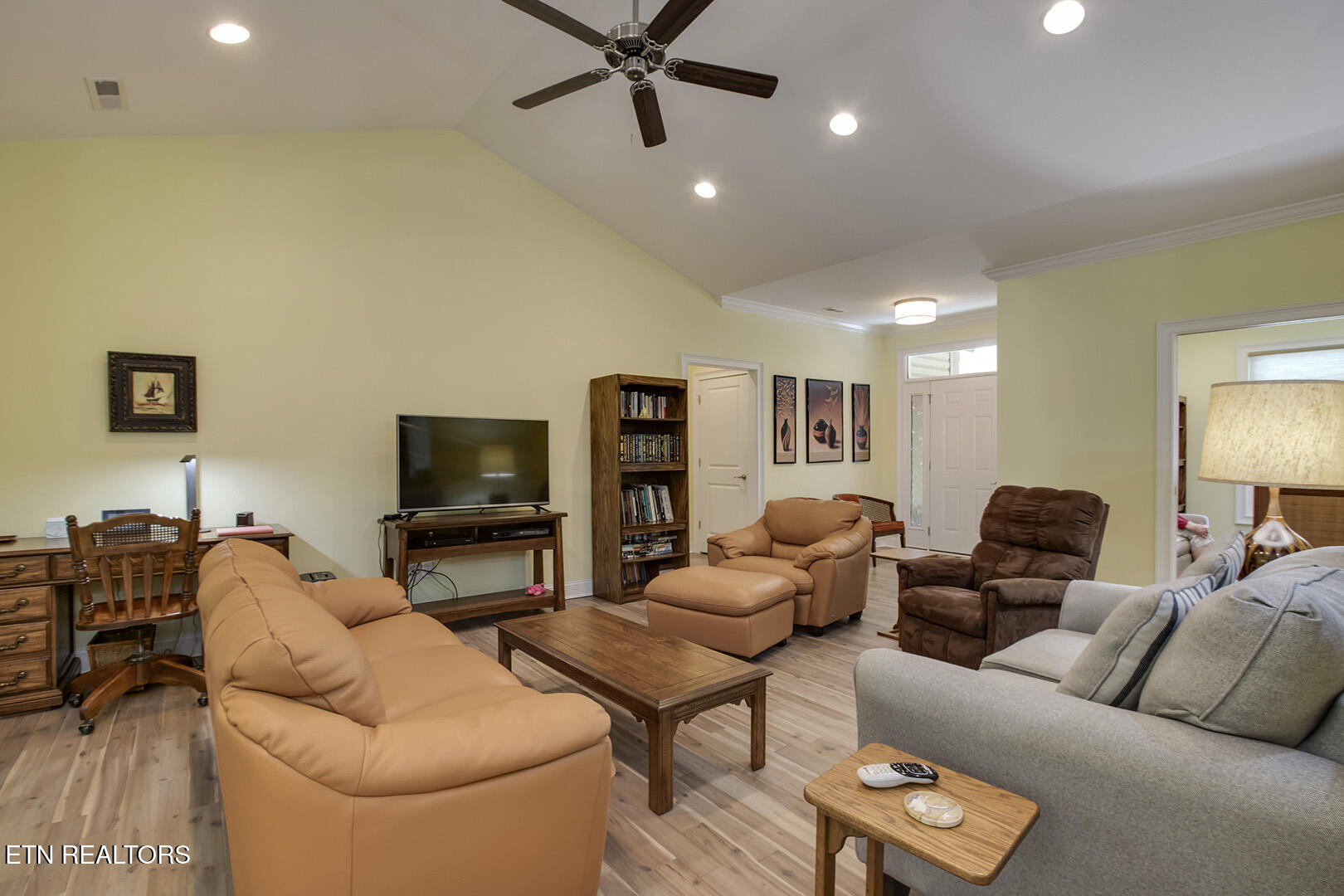 401 Tanasi Way Loudon, TN 37774 - Photo 9 of 44 09_401 Tanasi Way_Living03