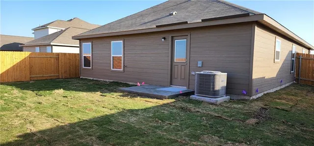 $2,000 | 18312 Speculator Lane, Elgin, TX 78621