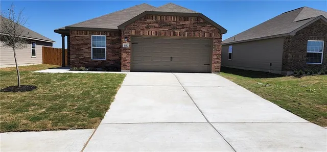 $2,000 | 18312 Speculator Lane, Elgin, TX 78621