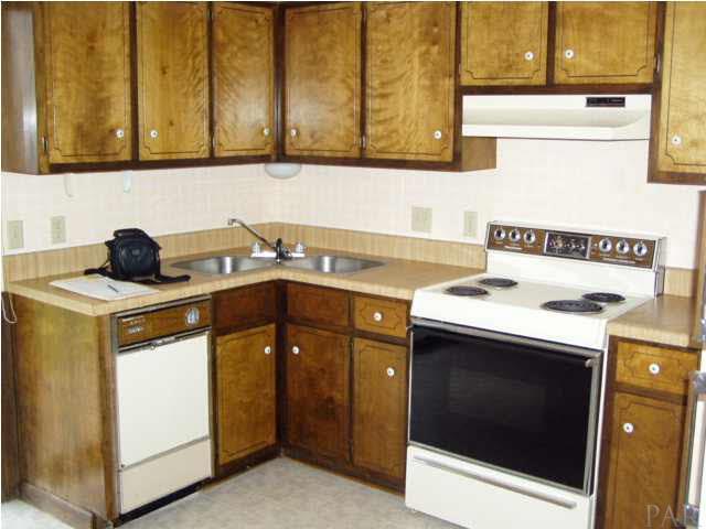 3850 B Creighton Road, Unit A Pensacola, FL 32504 - Photo 3 of 4 Kitchen
